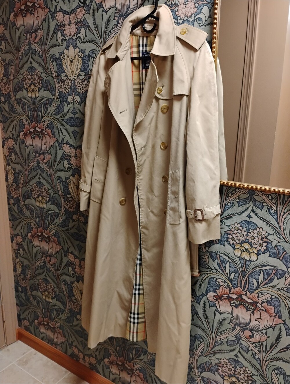 Vintage Burberry Beige Trench Coat with Signature Plaid Lining